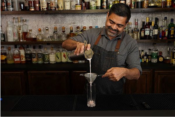 From Novice To Expert: The Ultimate Guide To Becoming A Bartender